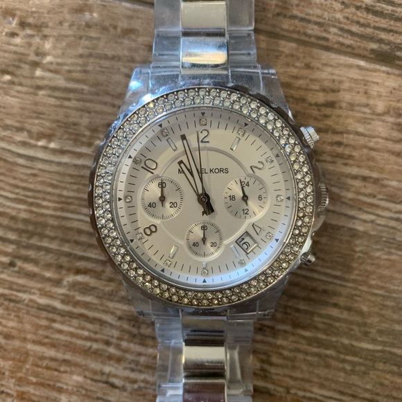 Michael Kors’ Diamond Watch - Picture 2 of 3